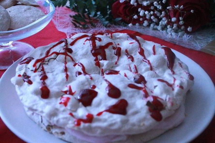 Рецепт орехового торта-безе с малиновым кремом