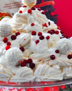 Торт-безе Елка с кокосовым кремом и Раффаэлло