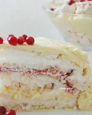 Торт-безе с брусничным курдом