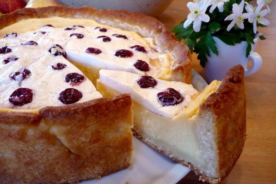 Рецепт творожного десерта с пудингом и вишневым безе чизкейк