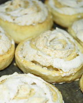 Творожные булочки с начинкой Безе