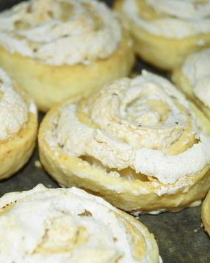 Творожные булочки с начинкой Безе