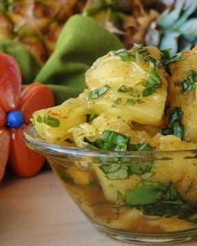 Десерт из свежего ананаса