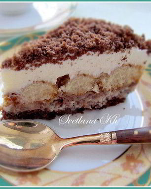 Десерт с халвой, клюквой и сливками