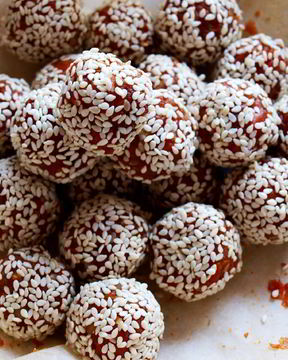 Халва из моркови с молоком, миндалем и имбирем