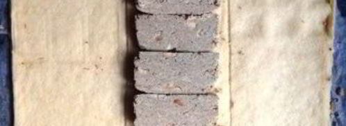 коса с целой плиткой шоколада, халвой и бананом. Шаг 6