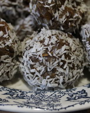 Домашние конфеты из овсяных хлопьев с орехами