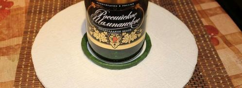 елка из шампанского и конфет. Шаг 17