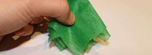 елка из шампанского и конфет. Шаг 22