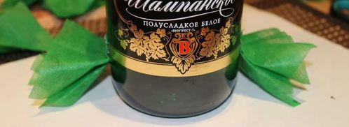 елка из шампанского и конфет. Шаг 27