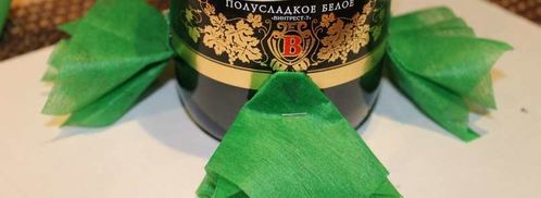 елка из шампанского и конфет. Шаг 28