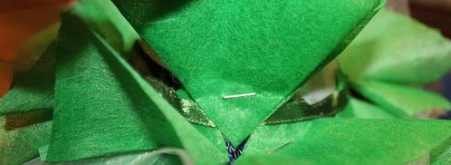 елка из шампанского и конфет. Шаг 34