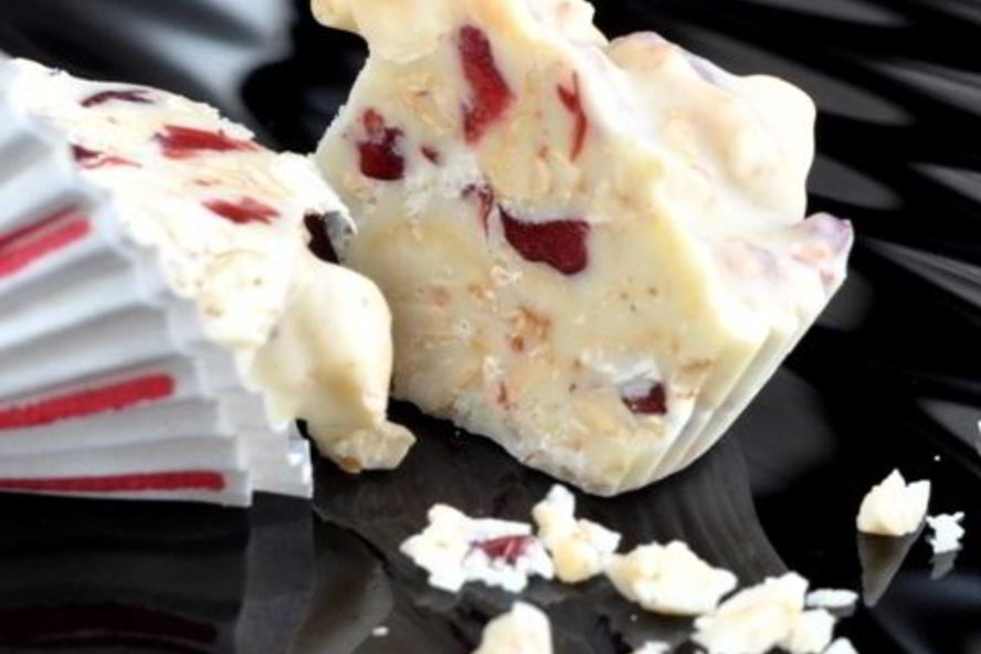 Рецепт конфет из белого шоколада с кешью и вяленой клюквой