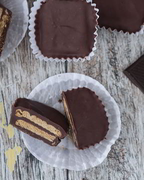 Конфеты на печенье