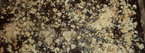 арахисовый десерт с карамельным кремом и шоколадной глазурью без выпечки. Шаг 7