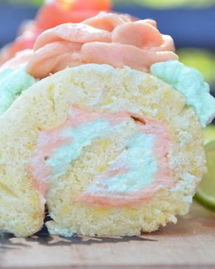 Бисквитный рулет с лососевым кремом