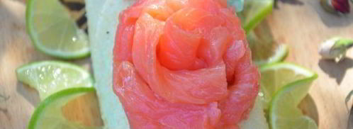 бисквитный рулет с лососевым кремом. Шаг 12