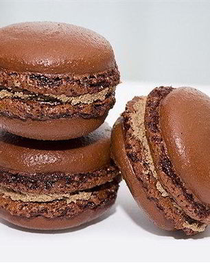 Двойные шоколадные меренги с молочным кремом