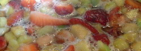 клубнично-ревеневое фламмери — десертный крем. Шаг 4