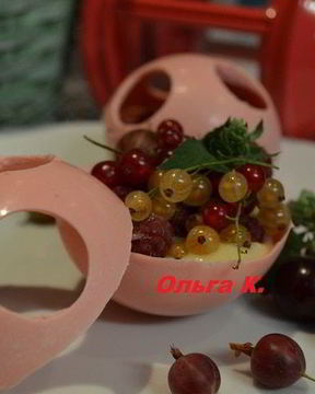 Клубничные шоколадные шары с лимонным кремом