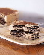 Кофейный десерт из вафель и крема