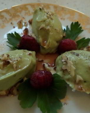 Крем из авокадо с малиновым соусом