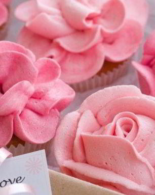 Розовый сливочный крем