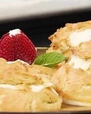 Заварные булочки с кремом и клубникой