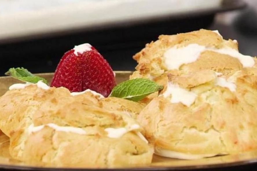 Рецепт заварных булочек с кремом и клубникой