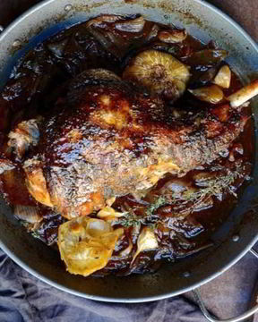 Баранья нога в нежном луковом мармеладе