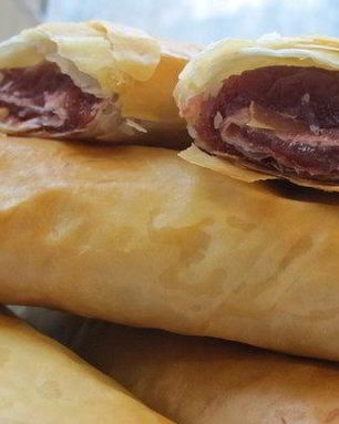 Рулетики из теста фило с мармеладом