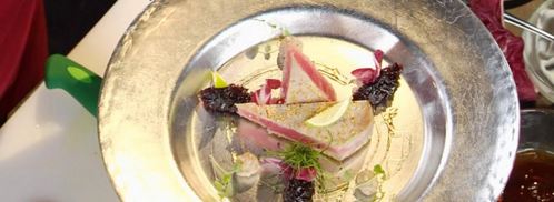 тунец с луковым мармеладом и ореховым соусом. Шаг 7