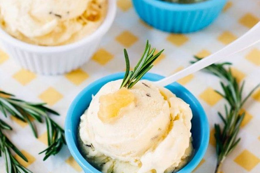 Рецепт ананасового мороженого с розмарином