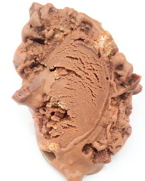 Мороженое с молочным шоколадом и конфетами KitKat