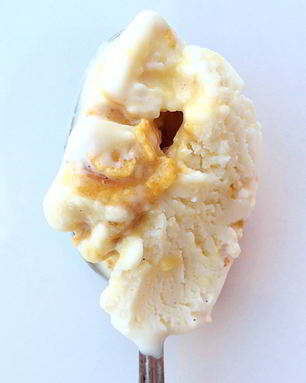 Мороженое с ванилью и кукурузным грильяжем