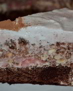 Шоколадный торт-мороженое с маршмэллоу и фундуком