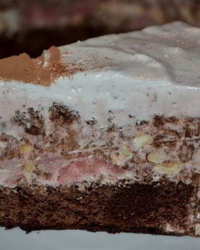 Шоколадный торт-мороженое с маршмэллоу и фундуком