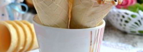 сливочное мороженое с кусочками шоколада и карамельным соусом. Шаг 6