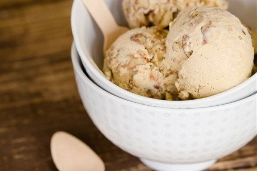 Рецепт сливочного мороженого с жареным пеканом