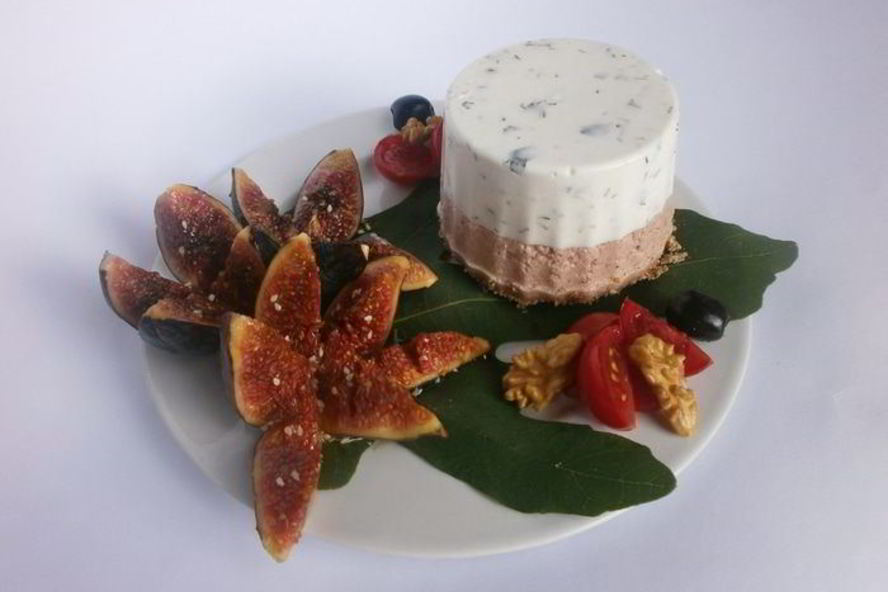 Рецепт мусса два вкуса из творога и ветчины с инжиром