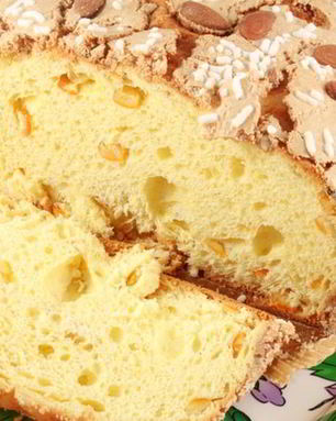 Миндальный кулич с изюмом