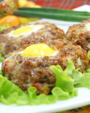 Пасхальные мясные колечки с яйцом