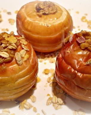 Печеные яблоки в духовке с мюсли