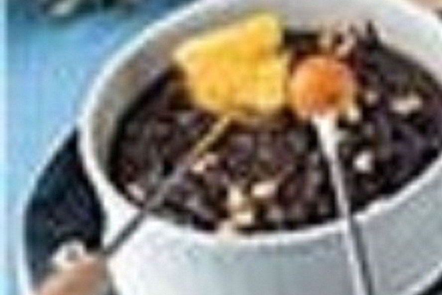 Рецепт шоколадного фондю с сухофруктами