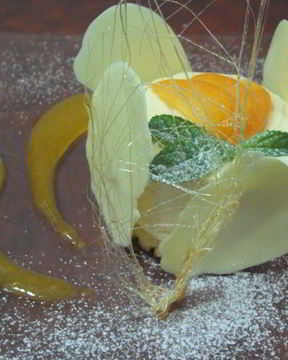 Карамельное суфле с абрикосовым пюре