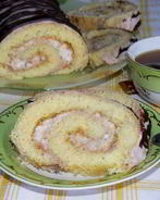 Рулет бисквитный с клубнично-сливочным суфле