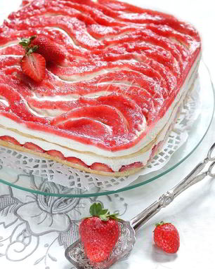 Торт-тирамису с клубникой и шампанским