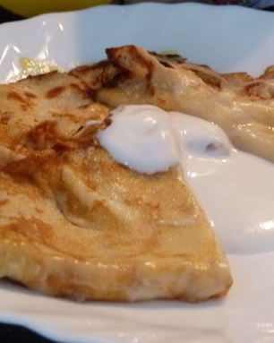 Тропический блиннный десерт с манго