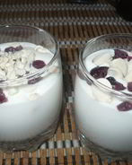 Творожный десерт с вяленой клюквой