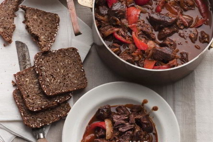 Рецепт азу из индейки в сметанном соусе